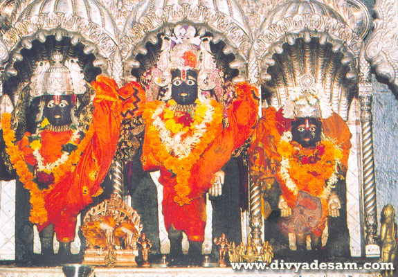 Sri Ramar, Sita Piratti and Lakshmanar, Panchavati
