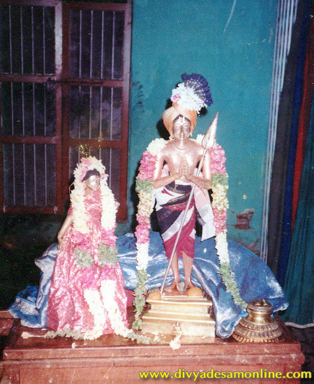 Thiru Mangai Alwar and Kumudha Valli Nachiyar